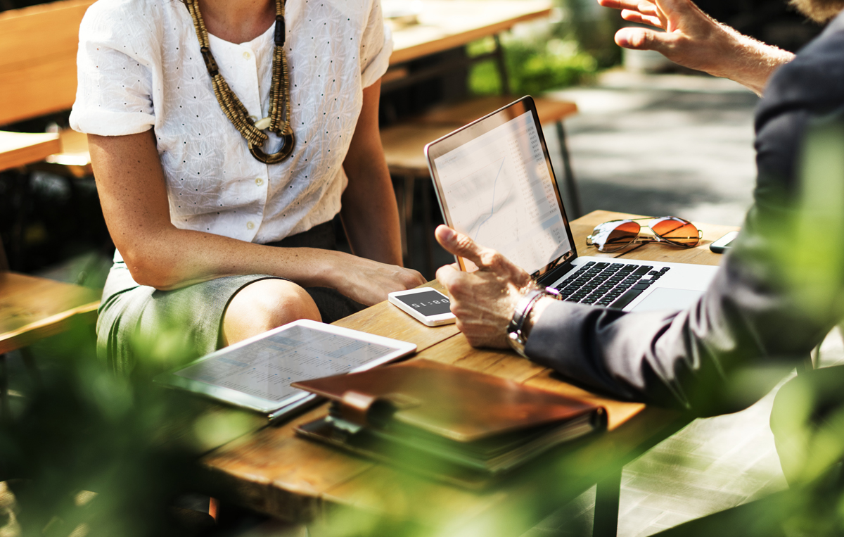 negative-space-meeting-latop-man-woman-table-rawpixel