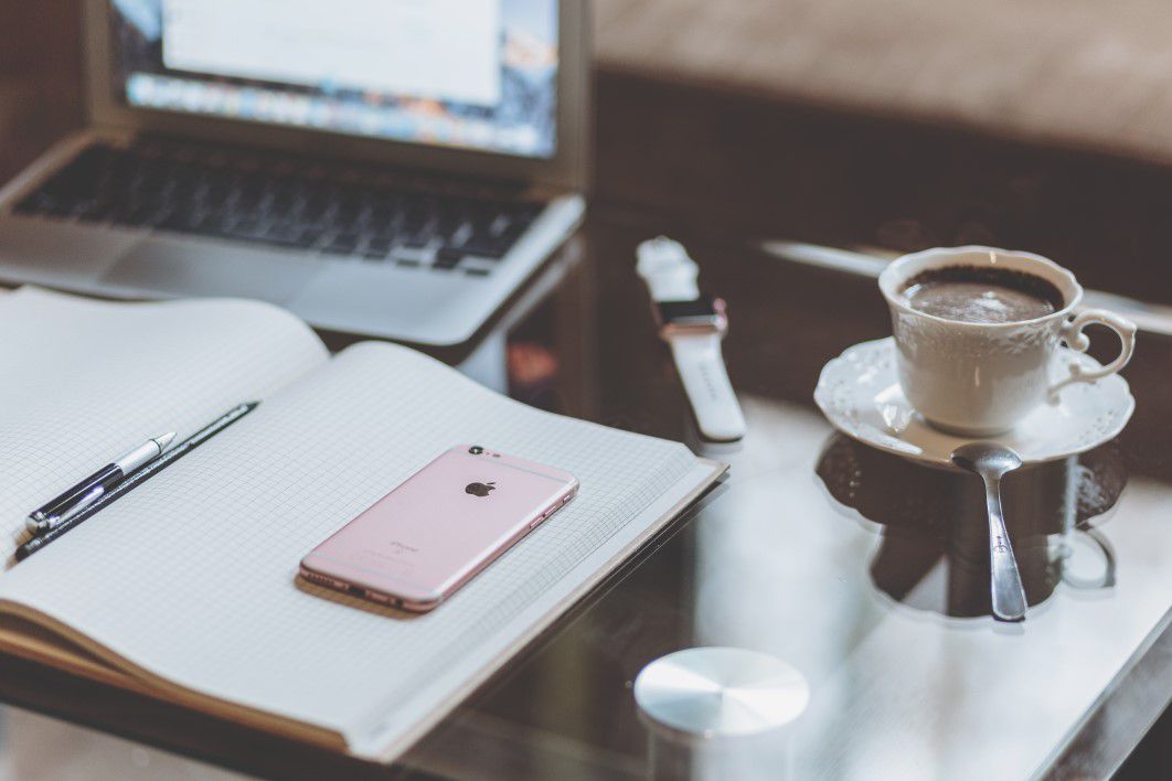 negative-space-iphone-laptop-coffee-apple-freestock-thumb-1