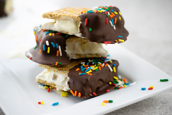 15210-VID-ICECREAM-SANDWICHES-detail-image-embed1