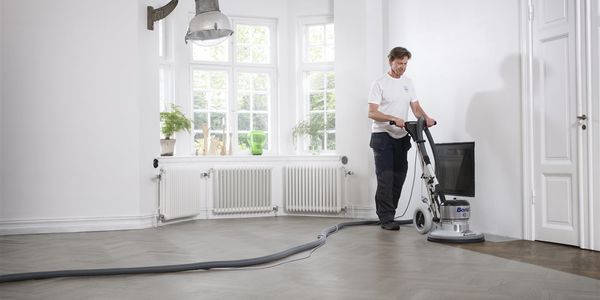 5 Top Tips for Refinishing Hardwood Floors