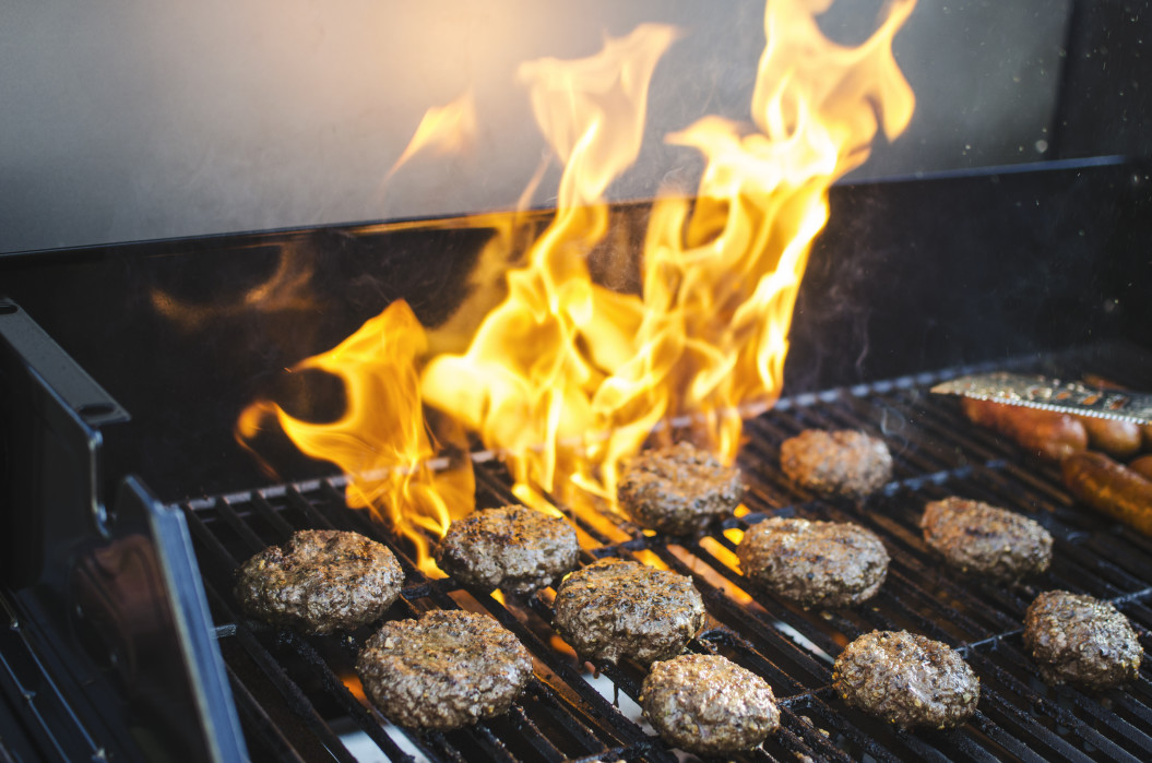 burgers-on-fire_t20_6w6p79