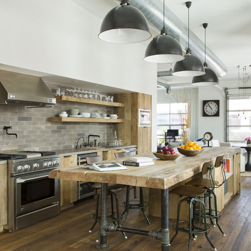 Six Inspiring Farmhouse-Style Ideas Using Natural Wood