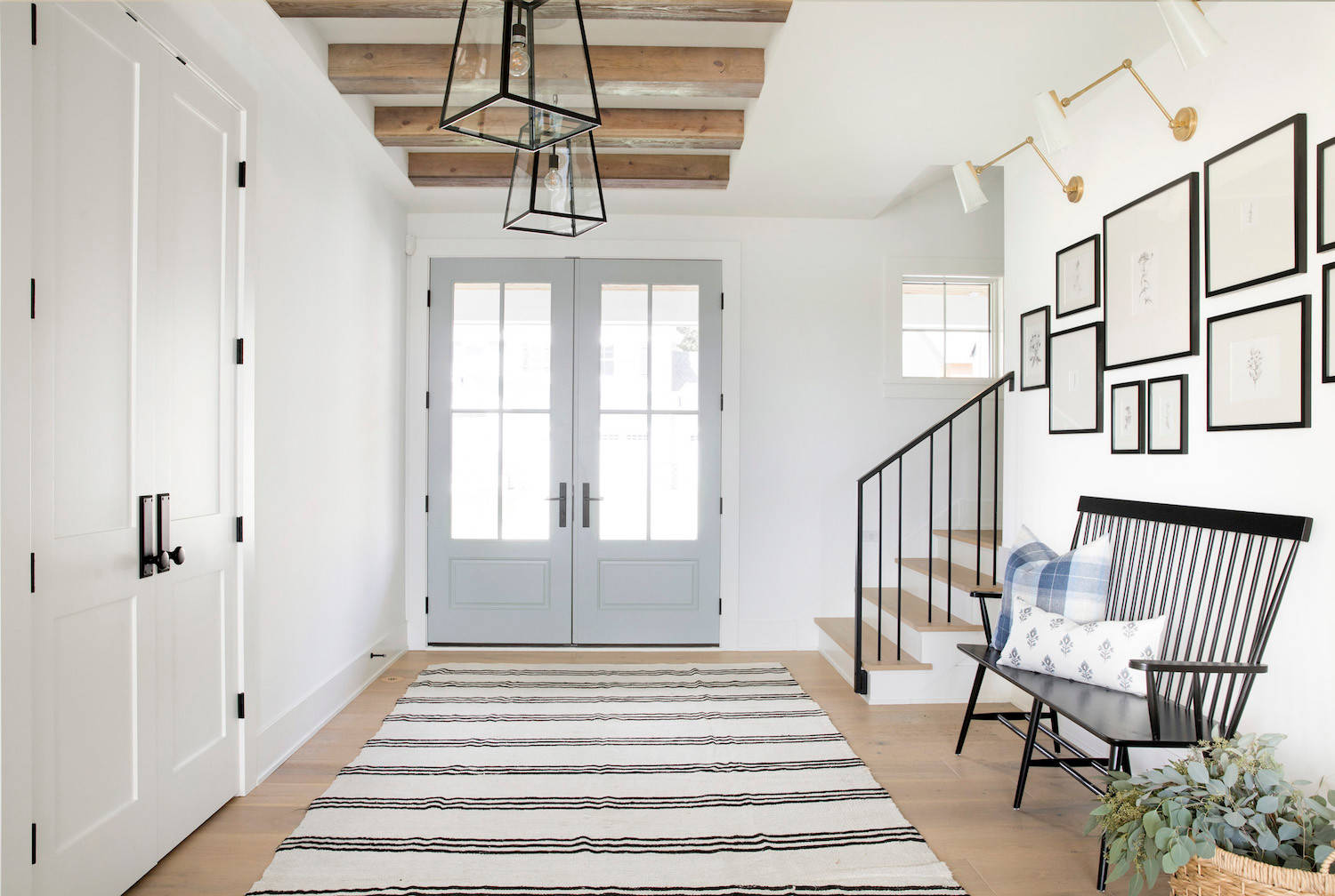 modern-farmhouse-with-views-of-prior-lake-sustainable-nine-design-build-img_ca41297b0bc8c25d_14-4628-1-824dec5