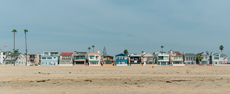 colorful-houses-in-a-row-overlooking-the-sand-beac-2021-09-01-11-33-18-utc