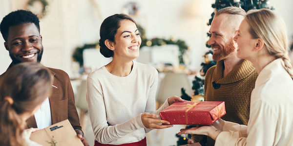 5 Tips to Pull Off Holiday Hosting
