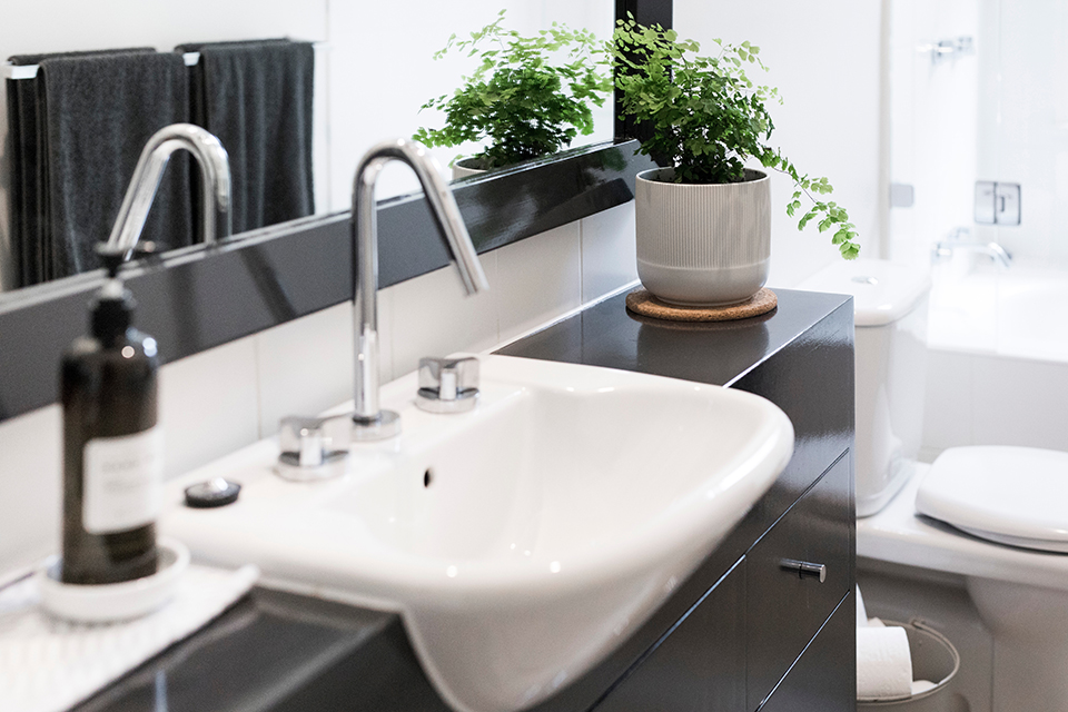 bathroom-2022-11-14-10-04-28-utc