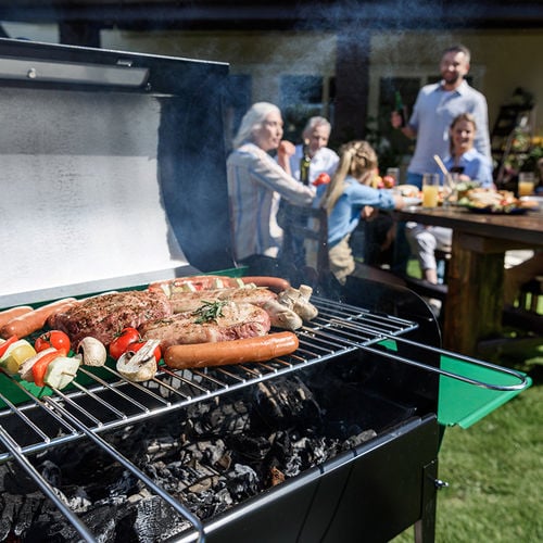 The Ultimate Grill Guide: Choosing the Perfect Cooker for Your Backyard BBQ Dreams