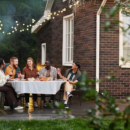 Outdoor Oasis: 5 Tips for Pest-Free Summer Entertaining!