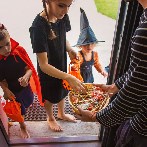 Safety & Smiles: 5 Fun Tips for Preparing Your Home for Trick-or-Treaters!