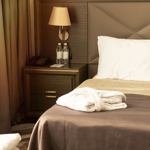 Beyond the Basics: 5 Secrets to a Luxury Hotel Guest Room for the Holidays