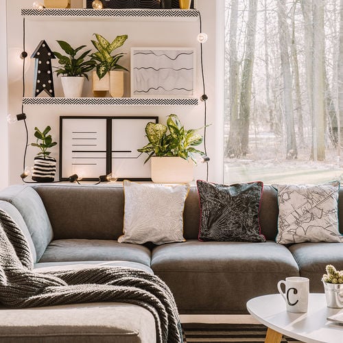 Baby, It’s Cold Outside: 5 Tips to Warm Up Buyers with Winter Staging! ❄️🔥