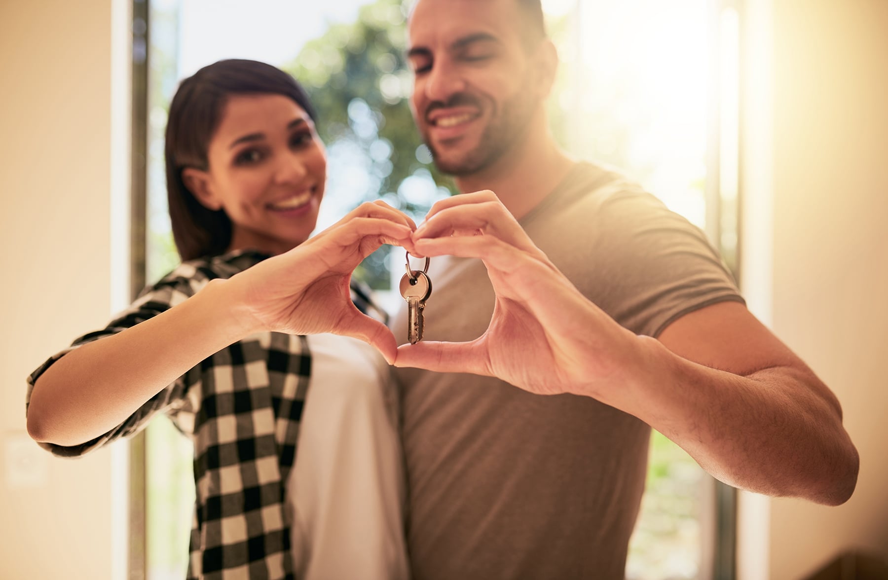 the-keys-are-ours-portrait-of-a-young-couple-hold-2026-01-09-11-14-17-utc