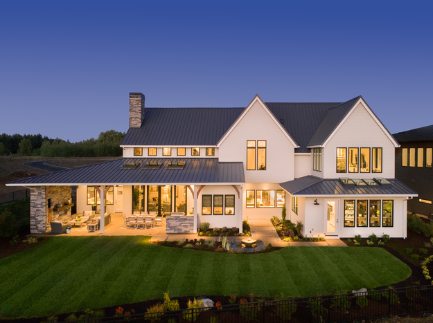 Luxury,Home,Exterior,At,Night:,Beautiful,New,House,With,Large
