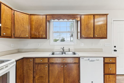 10-286 Strawberry Dr - 010