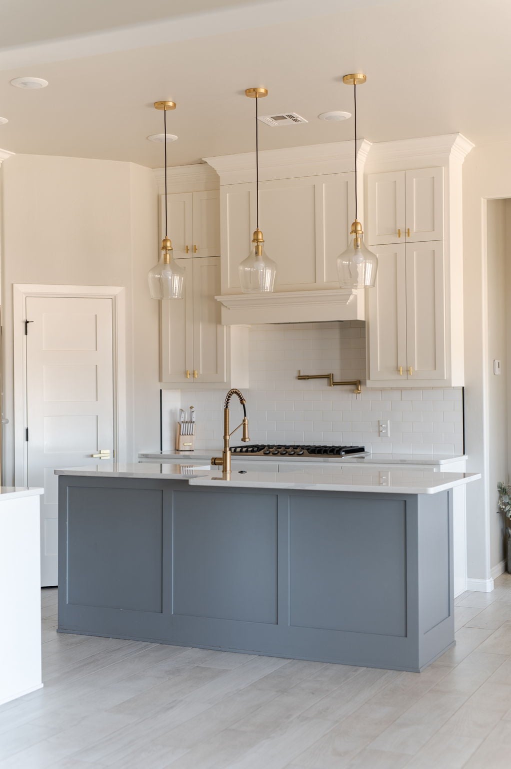 100-4615 Riata Cir, Tuttle-100