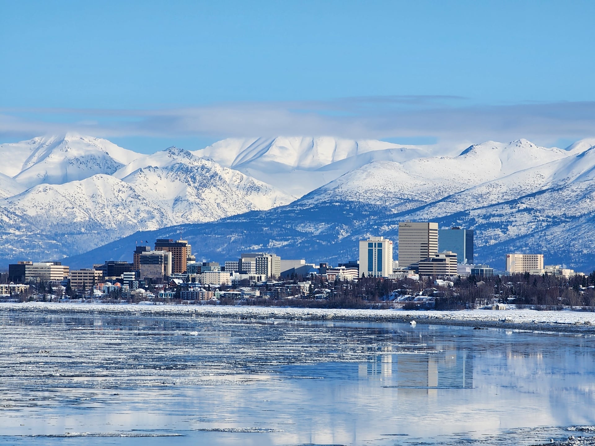 Snow-town-Anchorage,-Alaska,-the-United-States-of-America-is-one-of-many-people's-dream-to-visit-due-to-its-scenery,-culture,-culinary.