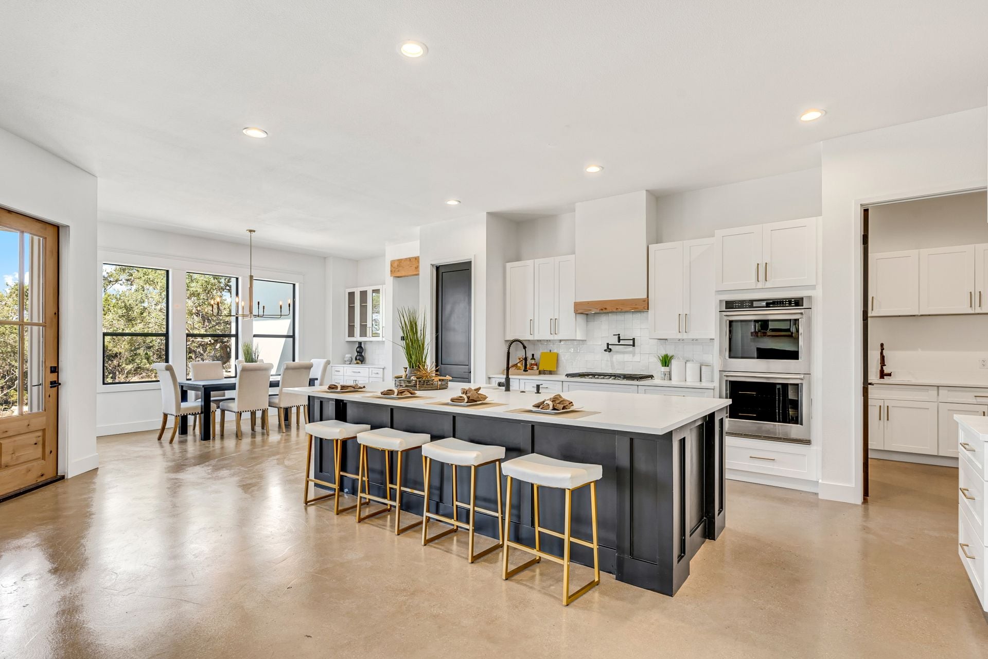 Dallas, texas - August 30th 2023 a home kitchen (1)