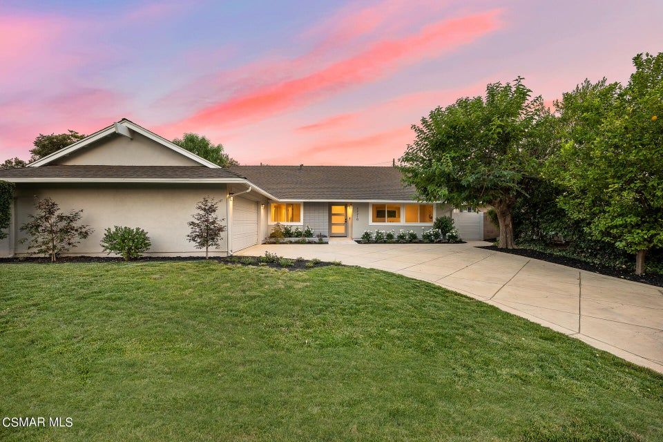 22210 Schoolcraft Street, Canoga Park