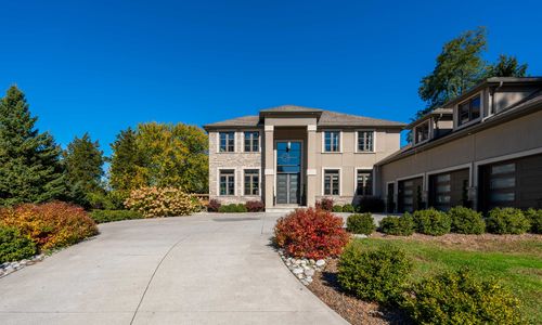 Why Great Listing Photos Can Increase Perceived Home Value Before a Showing