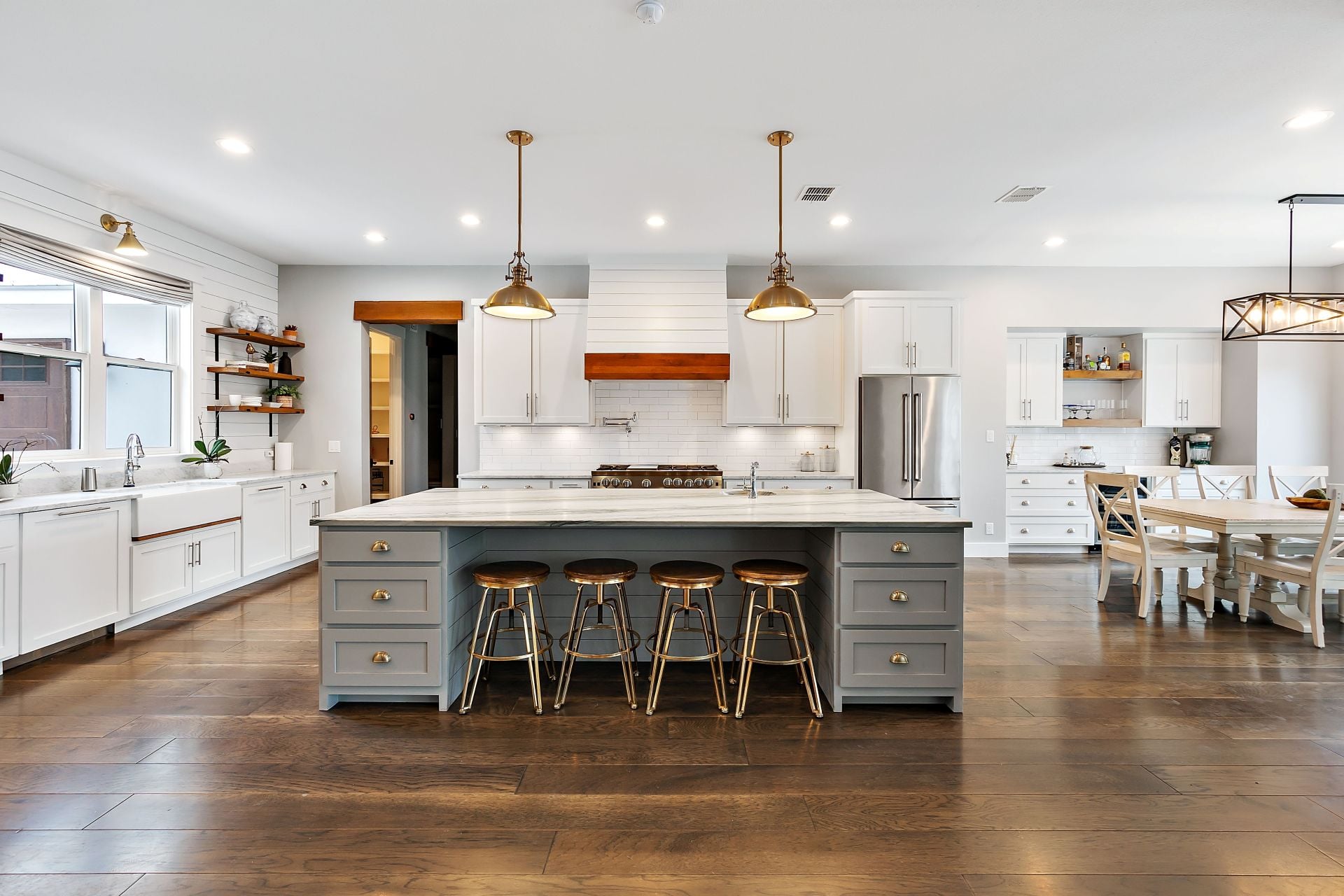 Dallas, texas - July 18th 2023 a home kitchen with light fixtures