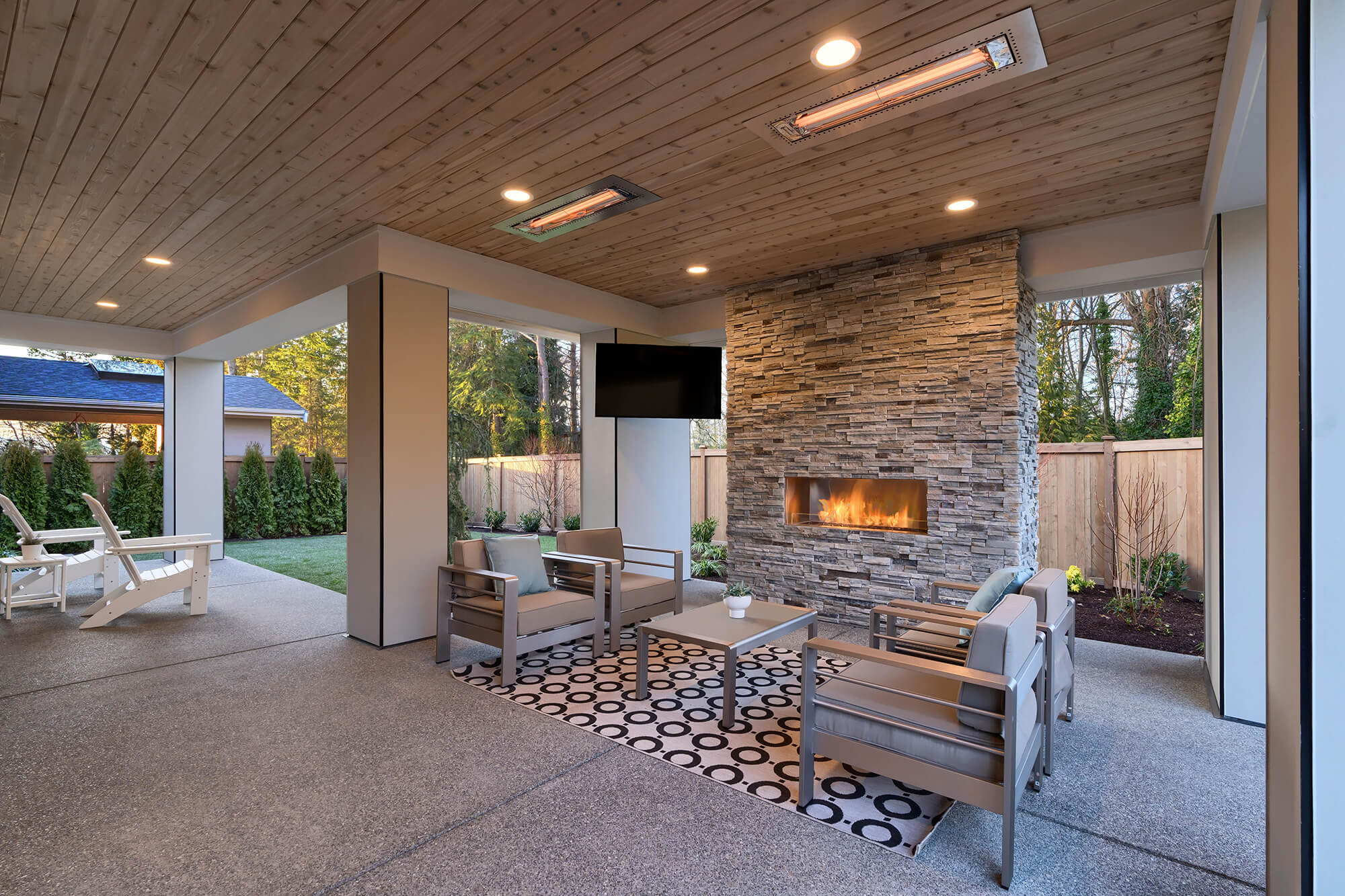 lux-outdoor-fireplace