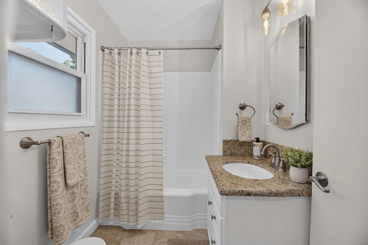 Hall bath 1