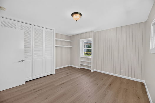 bedroom 3 closet view