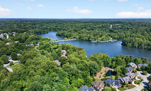 Living in Lake Jeanette
