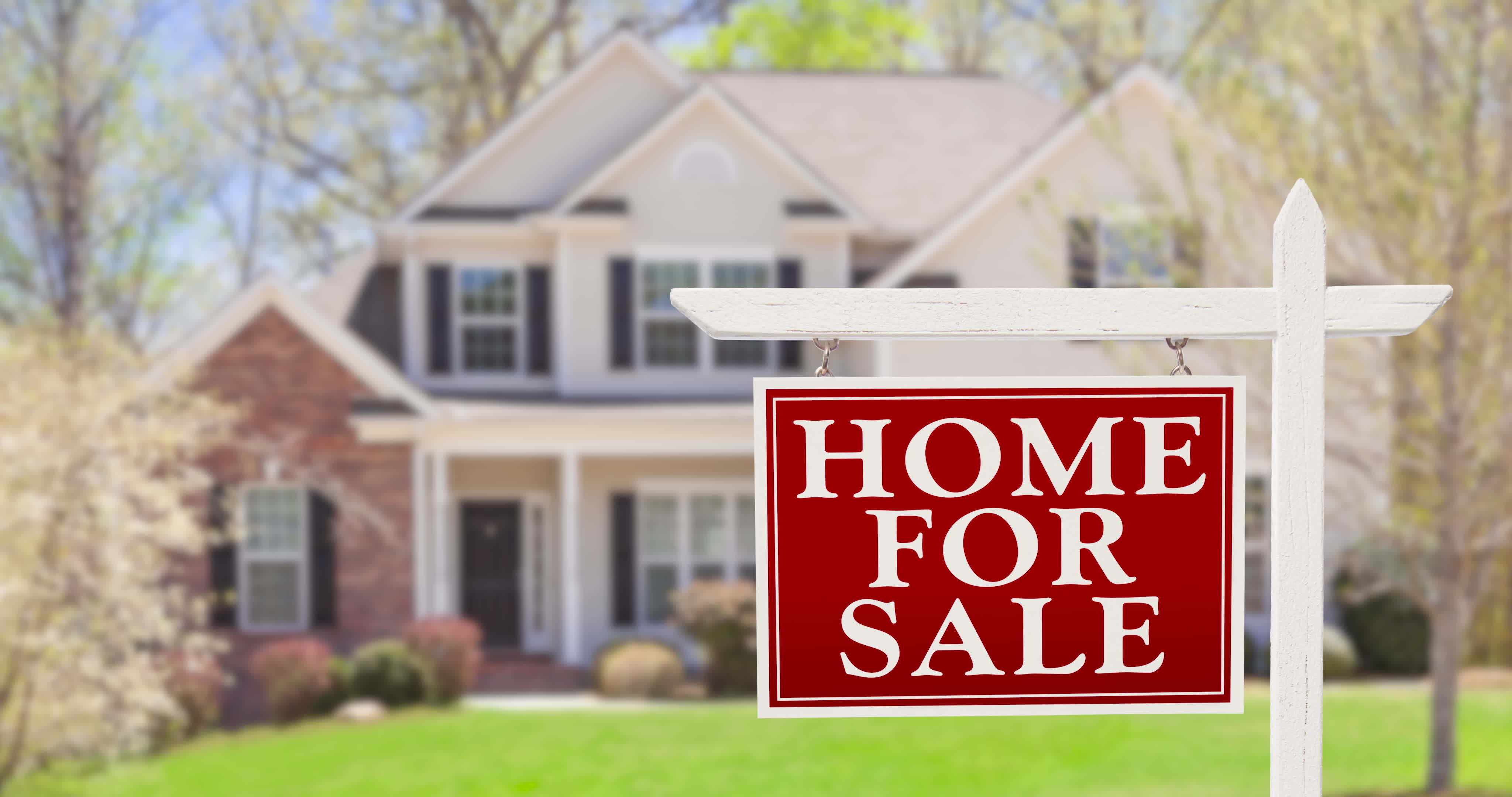 for-sale-sign-in-front-of-a-house-real-estate-sign-video