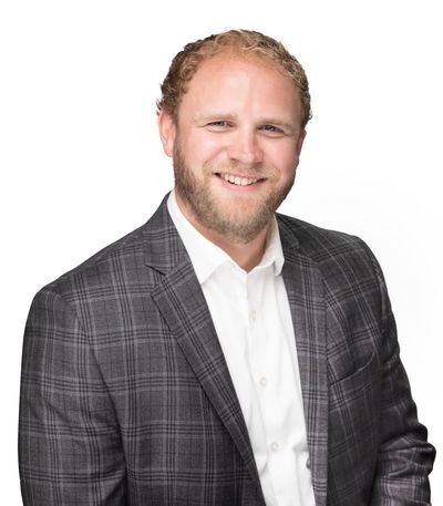 Andrew Schneider Headshot-01070-Transparent BG
