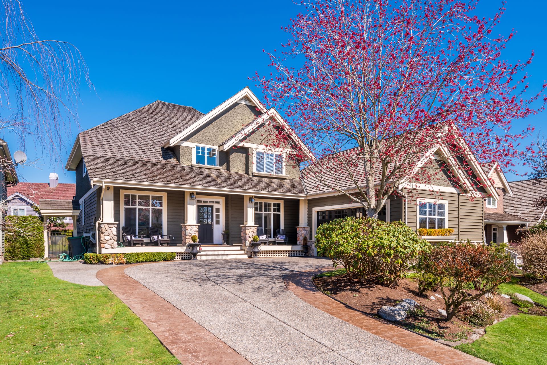 Houses in suburb at Summer in the north America. Luxury houses with nice landscape.