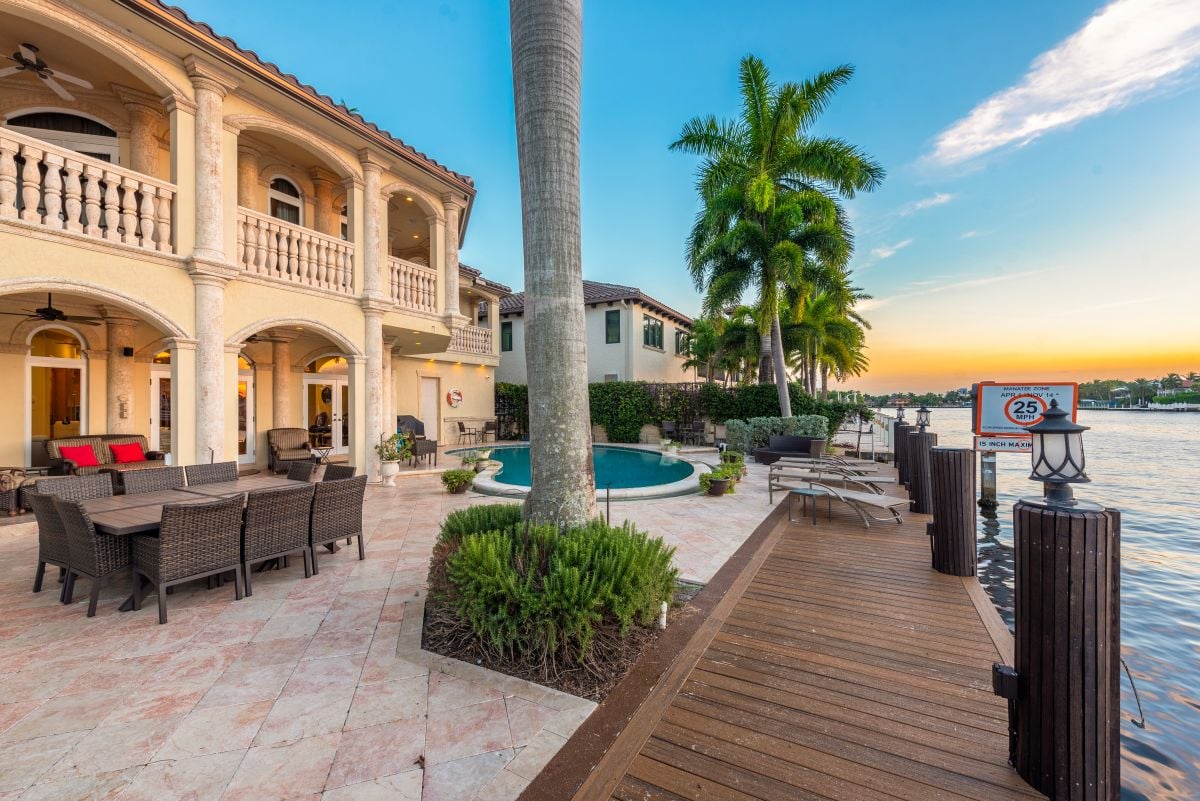 Photo of a yard at sunset in Fort Lauderdale