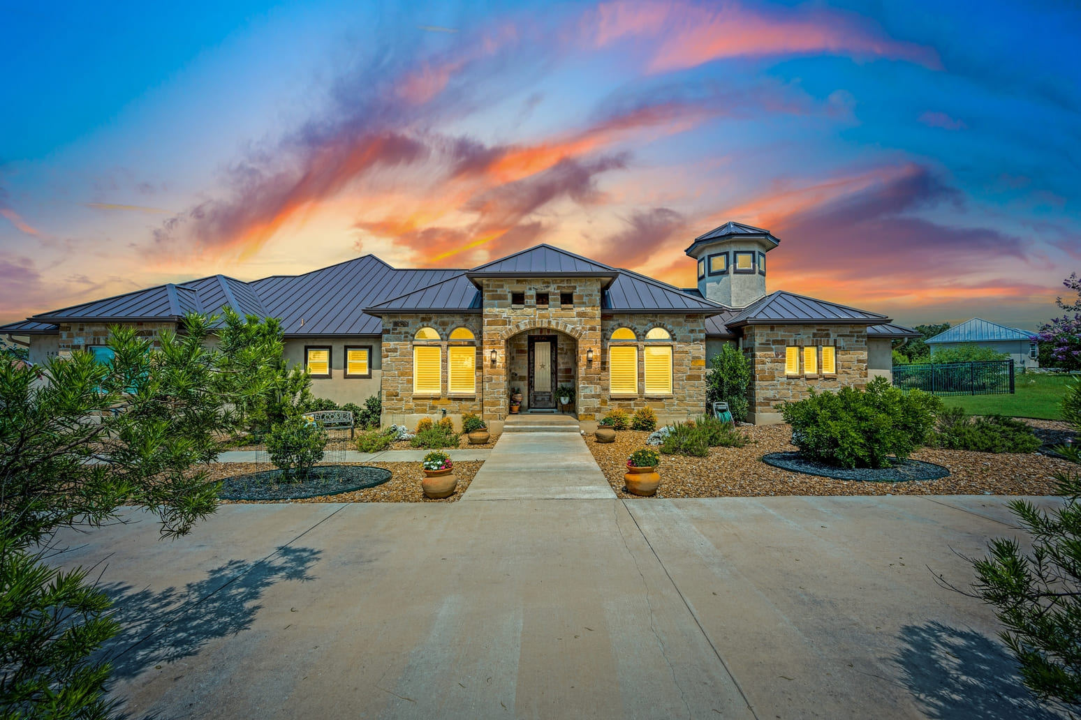 Dallas, texas - July 18th 2023 a home at sunset (1) (1)