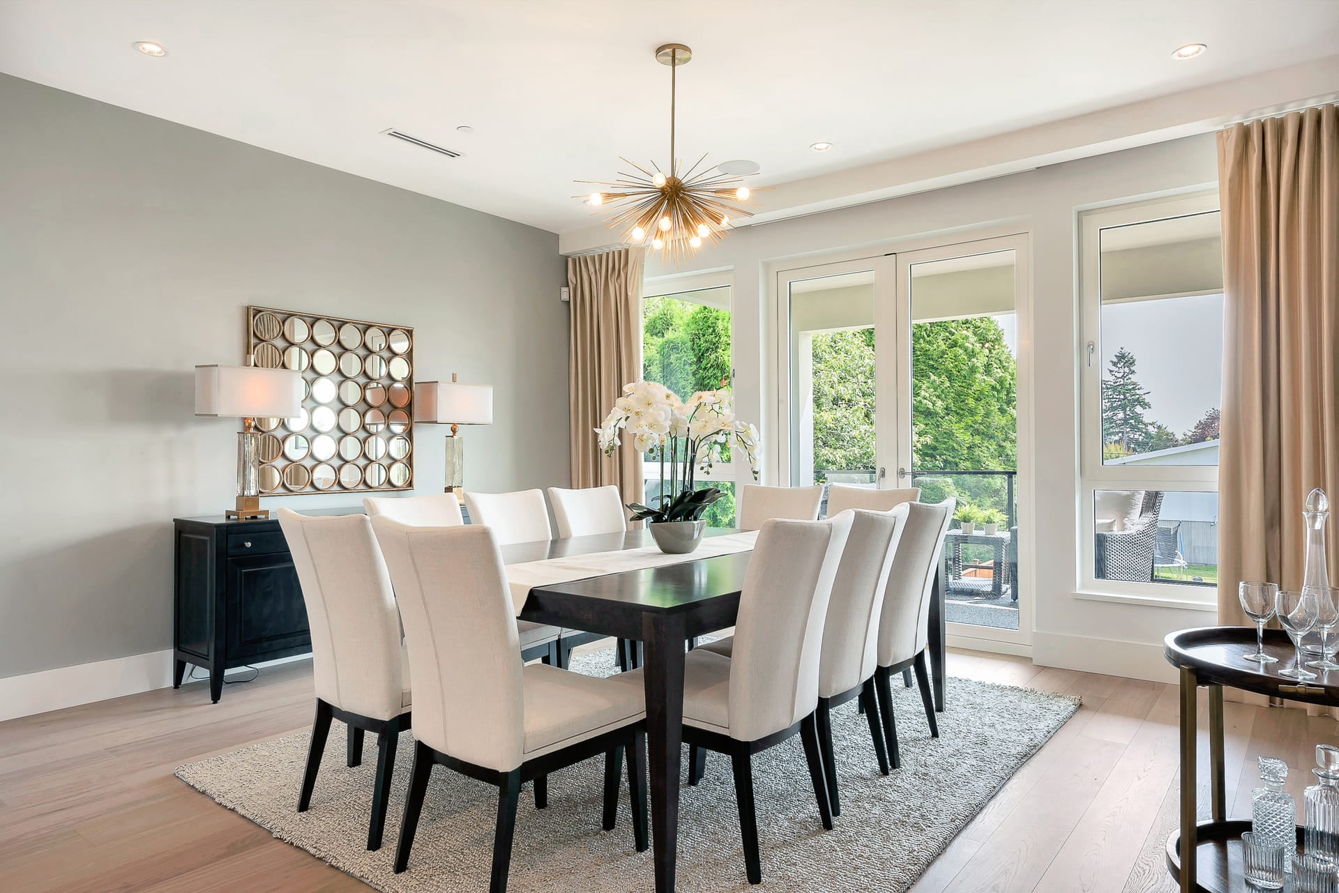 Elegant house with open concept and luxury furnishings