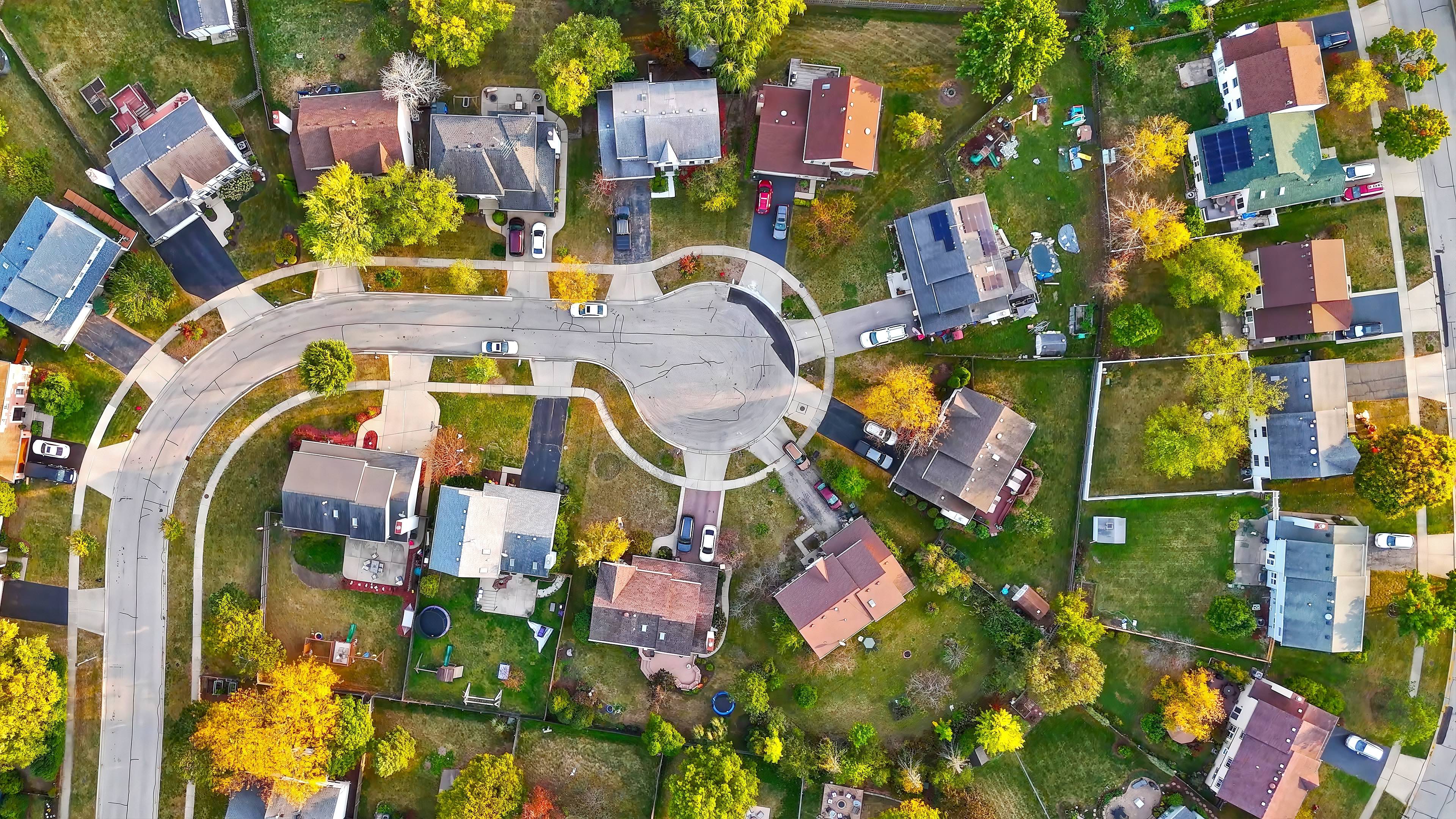 Aerial,View,Of,Suburban,Cul-de-sac,Neighborhood.,Top-down,Aerial,Shot,Of