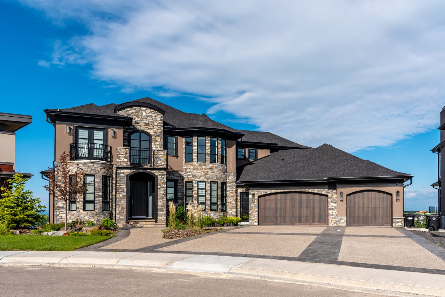 A suburban luxury home in a north American city. (1) (1)