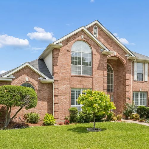 Spacious Peninsula Home for Sale Near Lake Ray Hubbard in Rowlett, TX