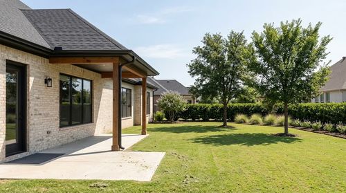 McLendon-Chisholm: Space, Newer Homes, And Quiet Living