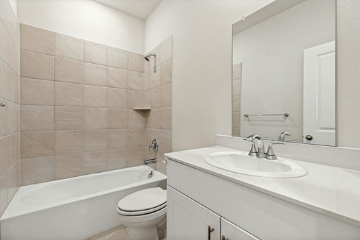 Secondary bath | 1006 Angel St, Josephine, TX 75173 | Morgan Farms