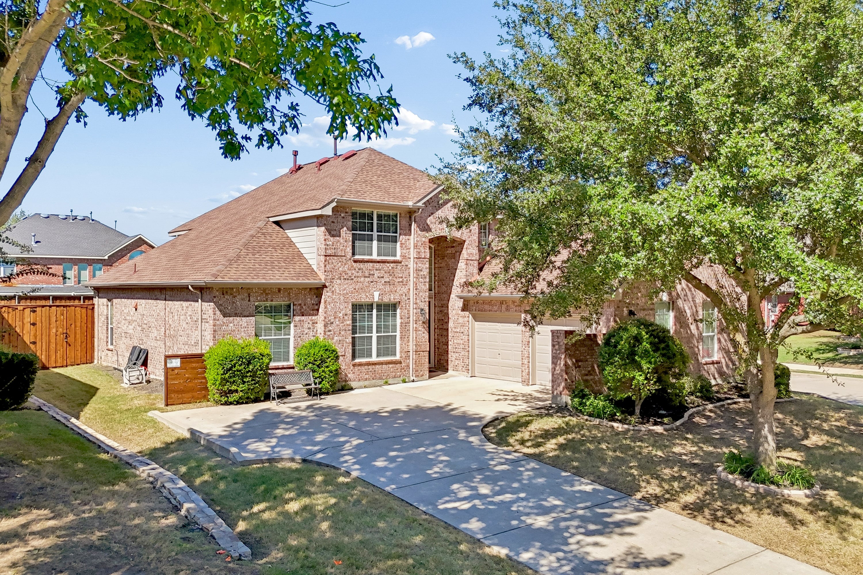 600-40-front-exterior-garage-10417-eastern-hills-ct-rowlett-tx