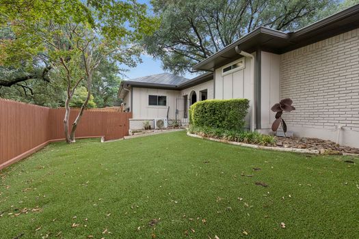 Backyard with turf and privacy fence | 9020 Glen Springs Dr, Dallas, TX 75243 | Lake Highlands