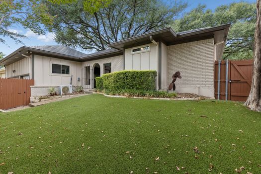 Backyard with Turf | 9020 Glen Springs Dr, Dallas, TX 75243 | Lake Highlands