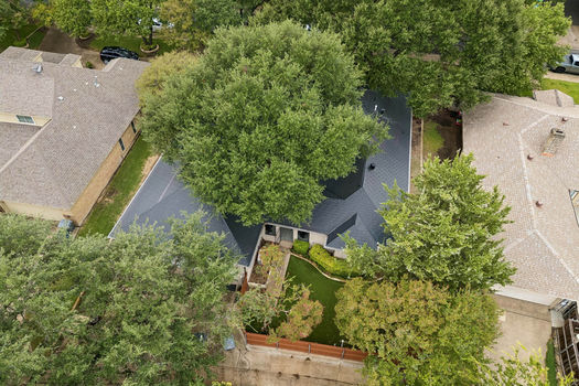 Aerial view of courtyard and backyard | 9020 Glen Springs Dr, Dallas, TX 75243 | Lake Highlands