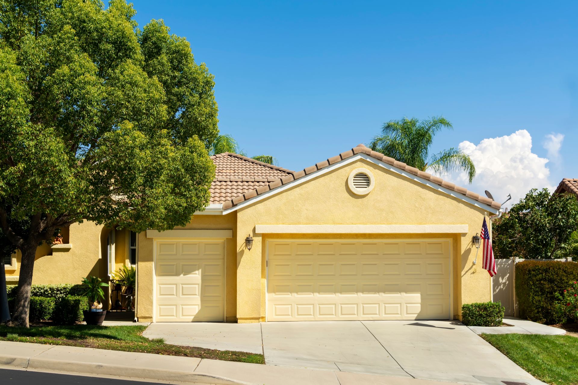 Golf cart and 2 car garage doors of a single-family home, Oasis Community, Menifee, California, USA