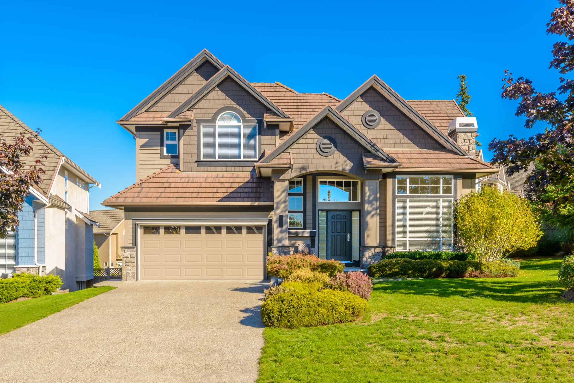 A very neat and colorful home with gorgeous outdoor landscape in suburbs of Vancouver, Canada 3