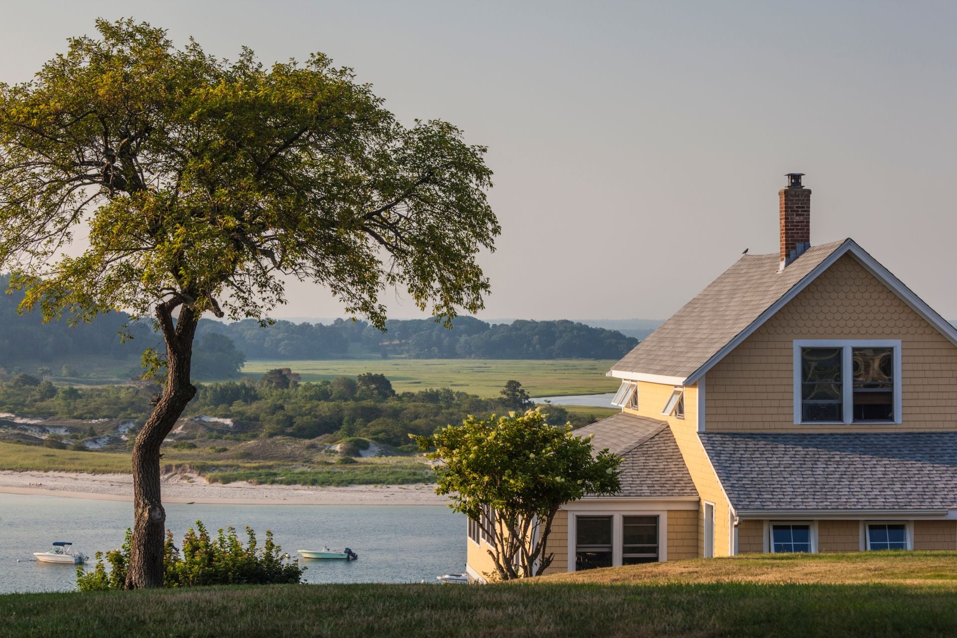USA, Massachusetts, Ipswich. Great Neck house, morning