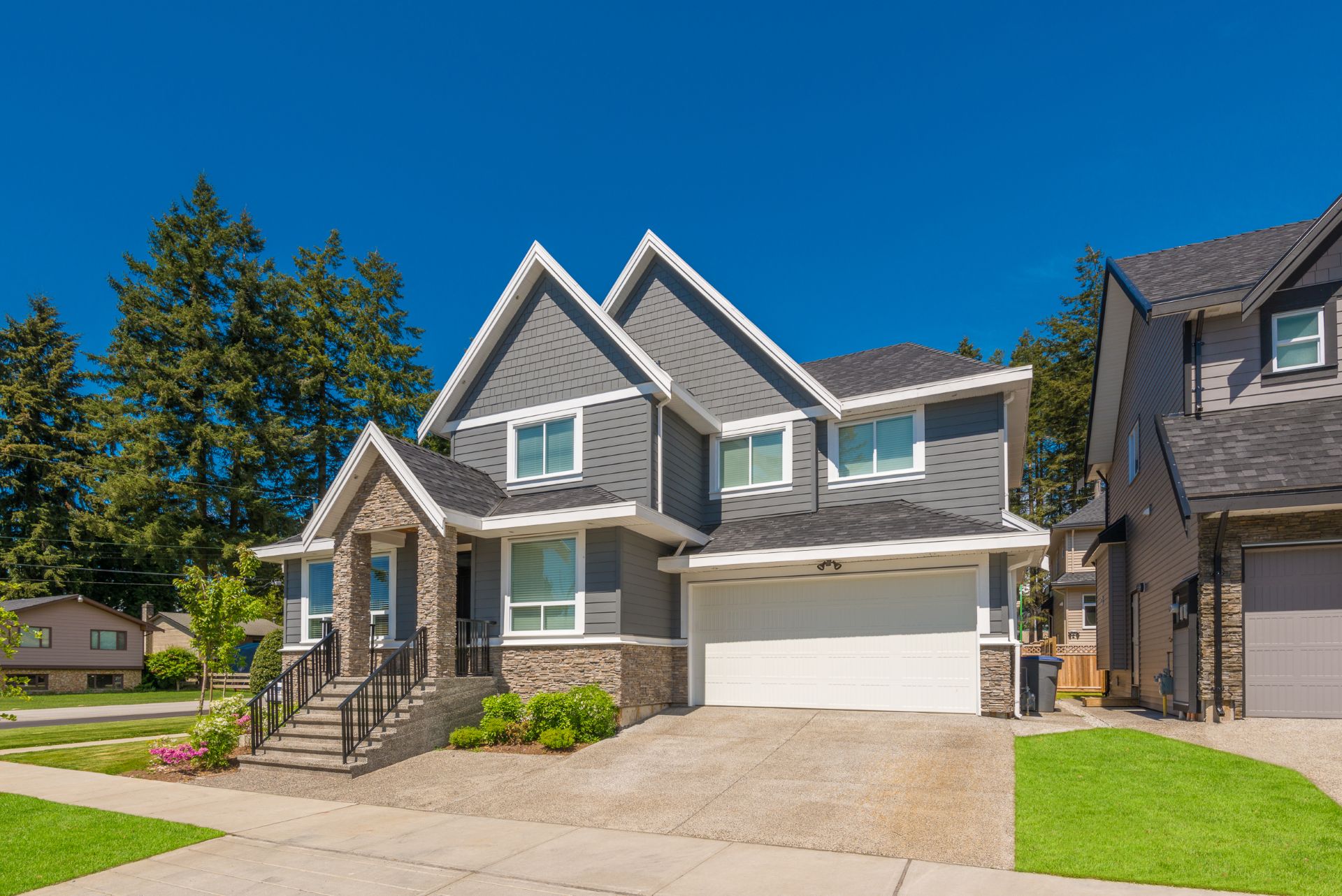 A very neat and colorful home with gorgeous outdoor landscape in suburbs of Vancouver, Canada 2 (2)