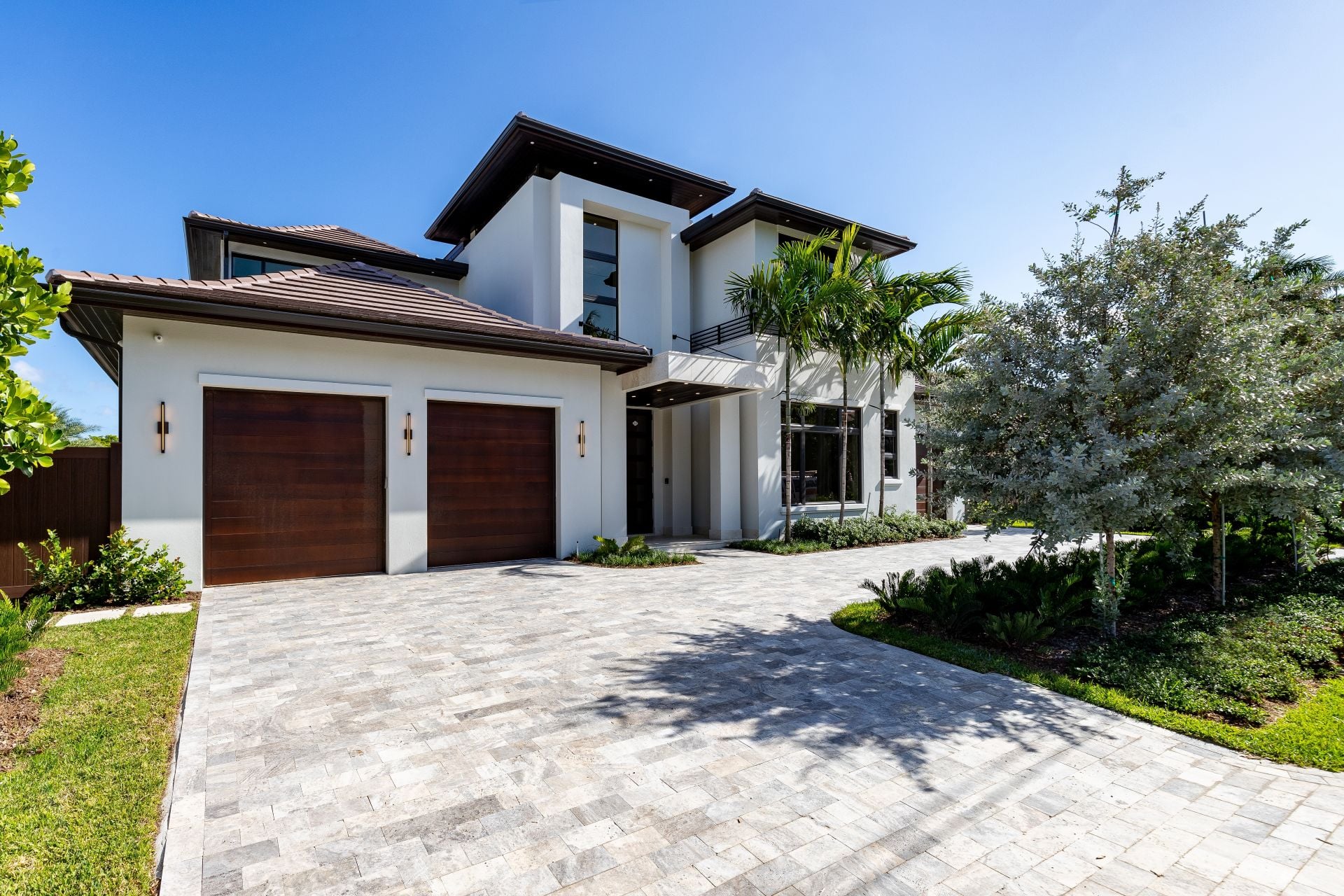 Contemporary building in bustling cityscape, located in Florida US. Showcasing modern architectural design and development. (1)