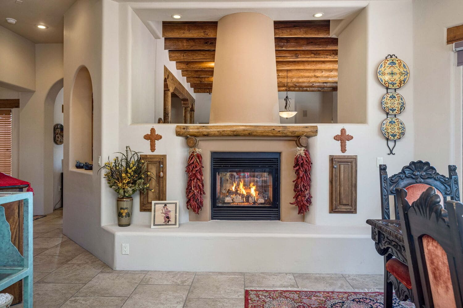 southwestern-fireplace-living-area