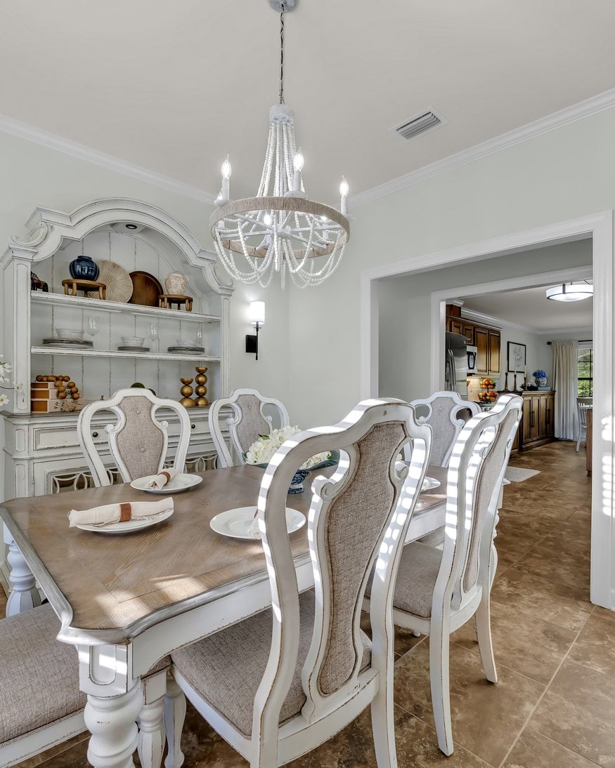 04-home-buyers-card-dining-room